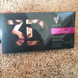 Younique 3D fiber lash mascara